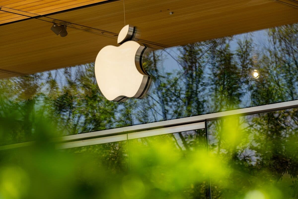 Apple in Early Settlement Talks With DOJ Over Antitrust Case - Bloomberg.com