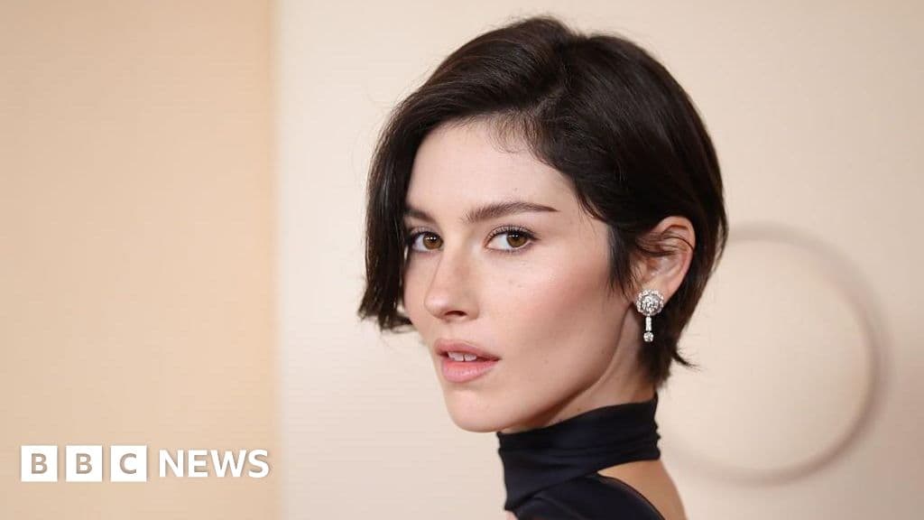 Gracie Abrams' Daughter from Hell: Rebellion never sounded so toothless - BBC